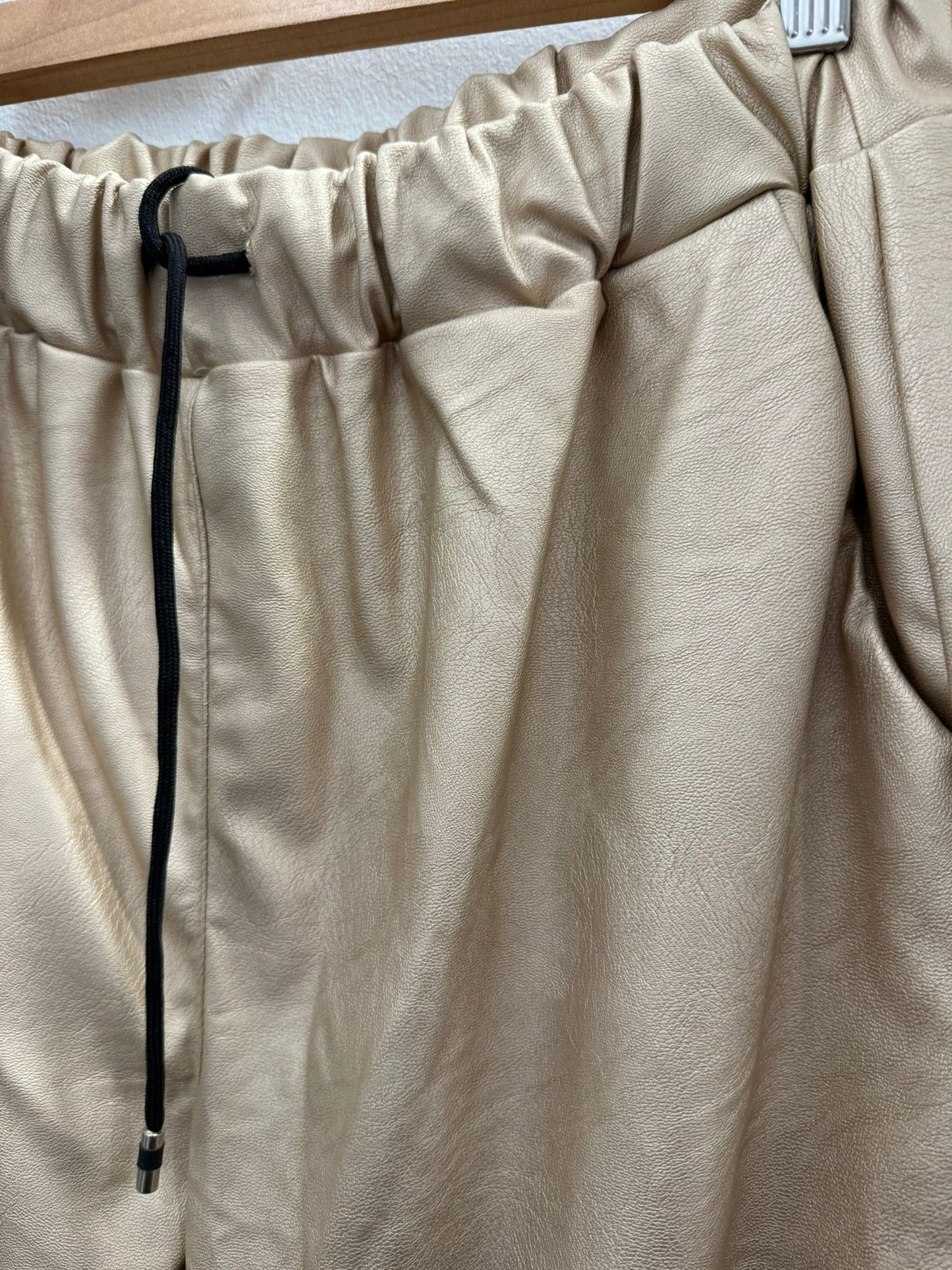 PANTALÓN CARGO CUERO
